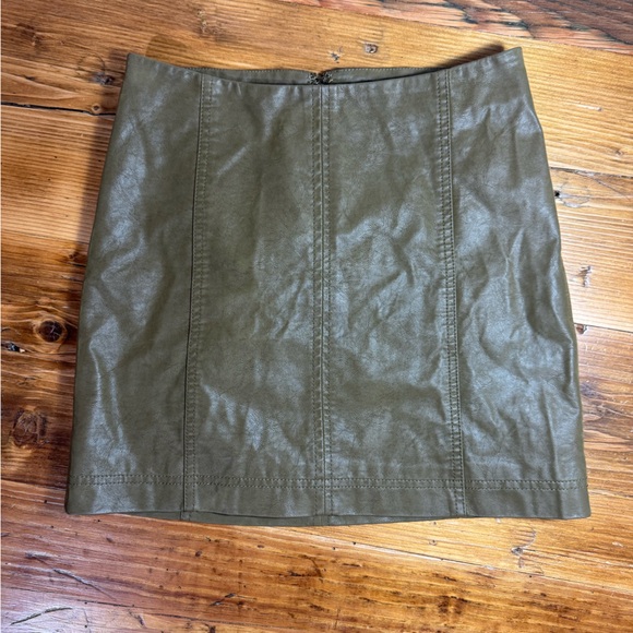 Free People Women’s Modern Femme Vegan Suede Mini Skirt Size 2 Olive Green/Brown - Picture 11 of 16